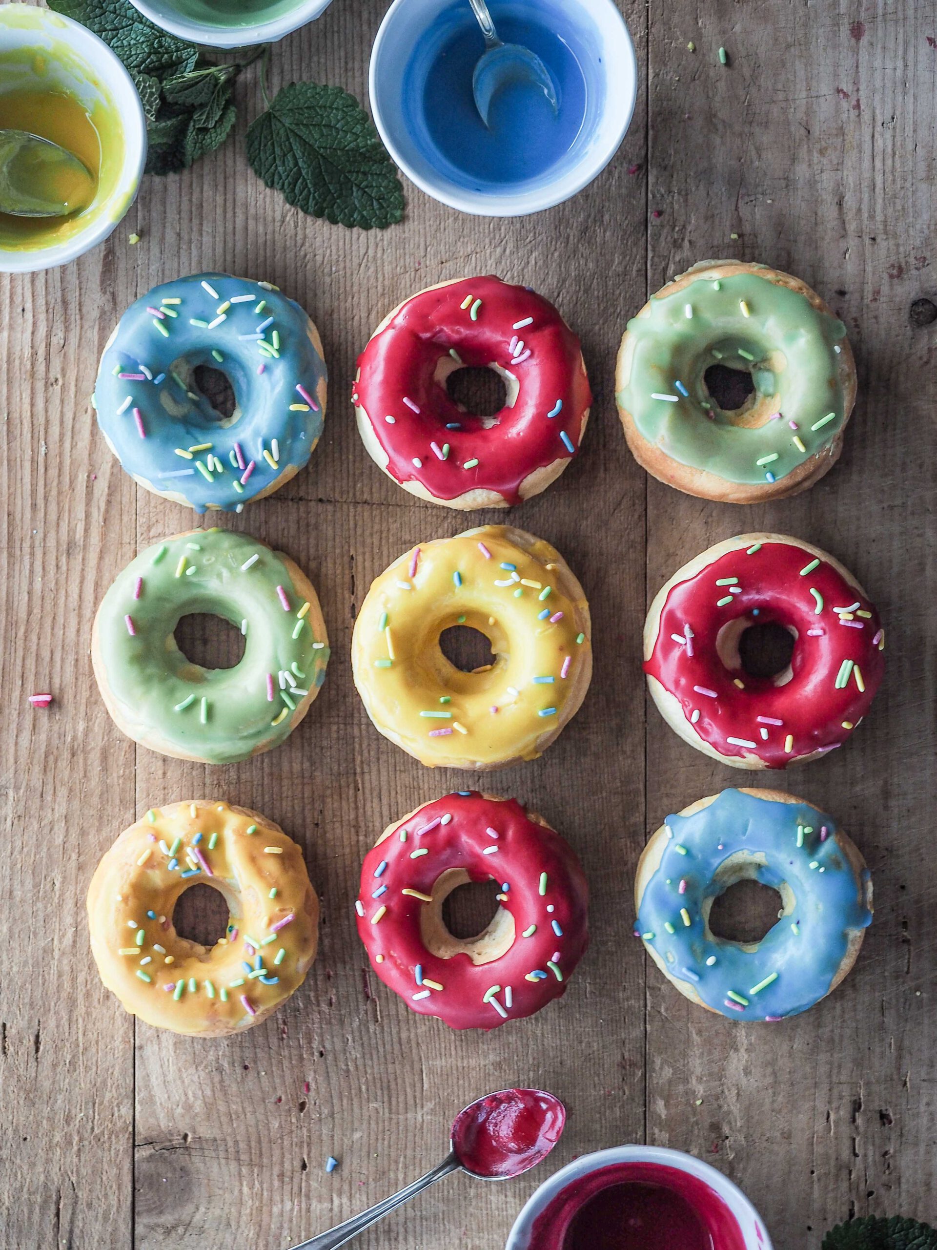 Rezept I Donuts mit bunter Glasur | Zweischwestern